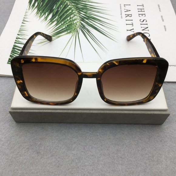 Fashion Sunglasses for Women and Men - Picture 1 of 4